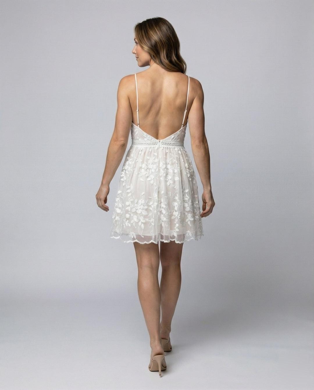 Damen zartes Spitzen-Minikleid mit Spaghettiträgern