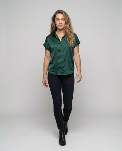 Damen nan locker kastige Kurzarm-Hemdbluse aus seidenähnlichem Satin mit Kentkragen und Umschlagärmeln Drune