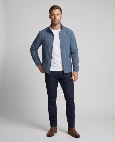Herren nan leichte Reise-Softshelljacke mit Stehkragen, verdecktem Frontreißverschluss und zwei Reißverschlusstaschen Drune