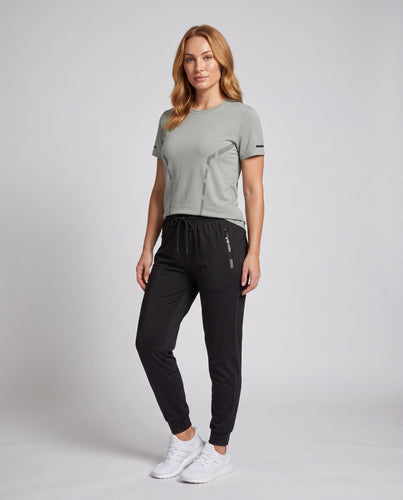 Damen sportliches Funktionsset mit atmungsaktivem T-Shirt und bequemer Jogginghose Drune