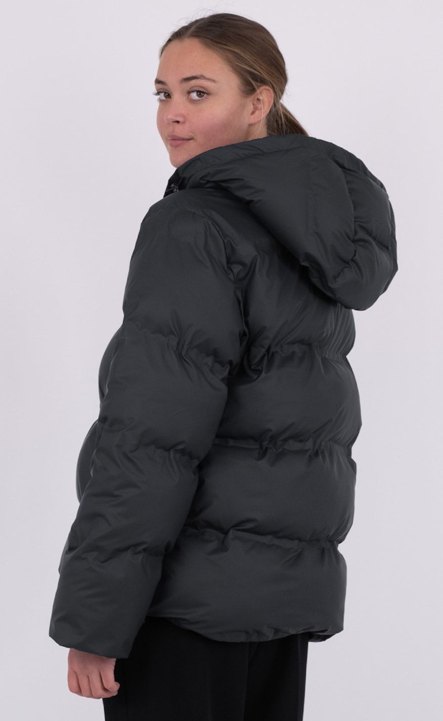 Drune | Warme Schwarze Winterjacke mit Kapuze für Damen