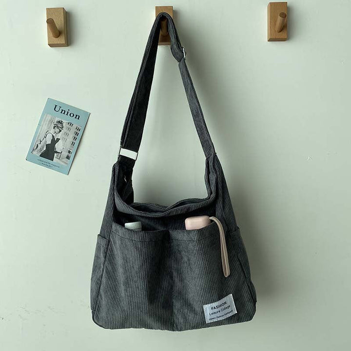Drune | Weite Corduroy Schultertasche