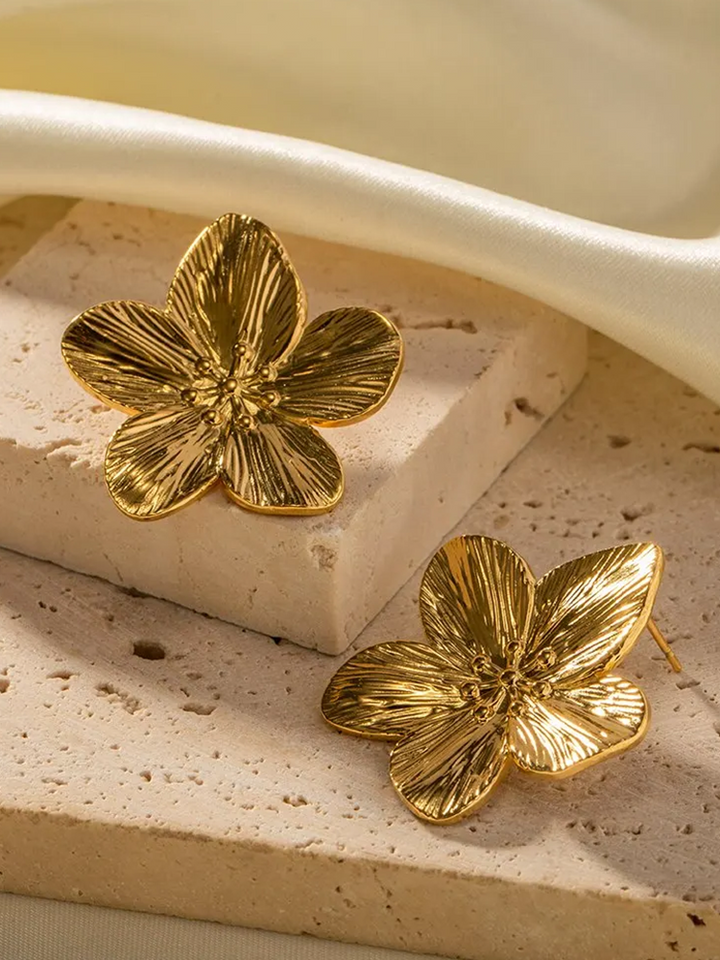 Drune | Blossom Ohrringe Gold Mit Eleganten Blütenblättern