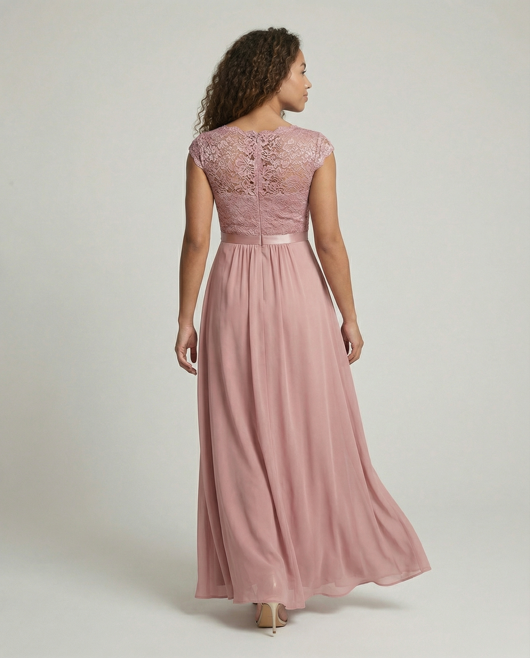 Drune | Elegantes Damen Maxikleid Mit Spitzeneinsätzen Zeitlos, Romantisch & Fließend