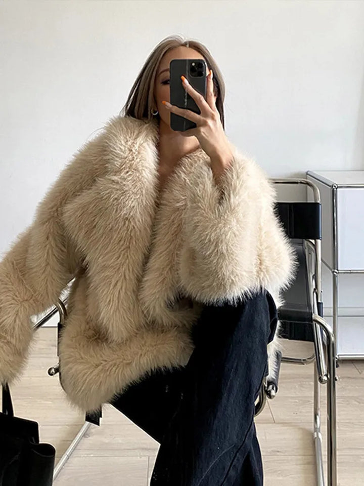 Drune - Schlanker Faux Fur Mantel