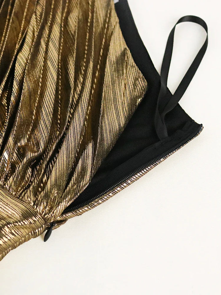 Drune | Elegantes One Shoulder Abendkleid in Metallic Optik