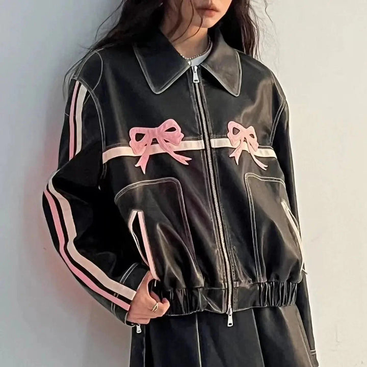 Drune | Leder Bomberjacke - Pinke Schleifenakzente - Edgy Streetwear - Trendige Oberbekleidung