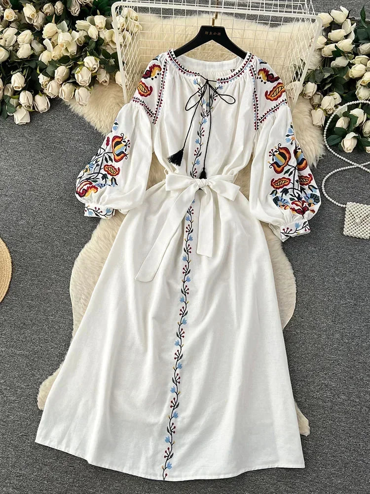 Drune | Bestickte Maxikleid aus Leinen mit Laternenärmeln Virjelyn