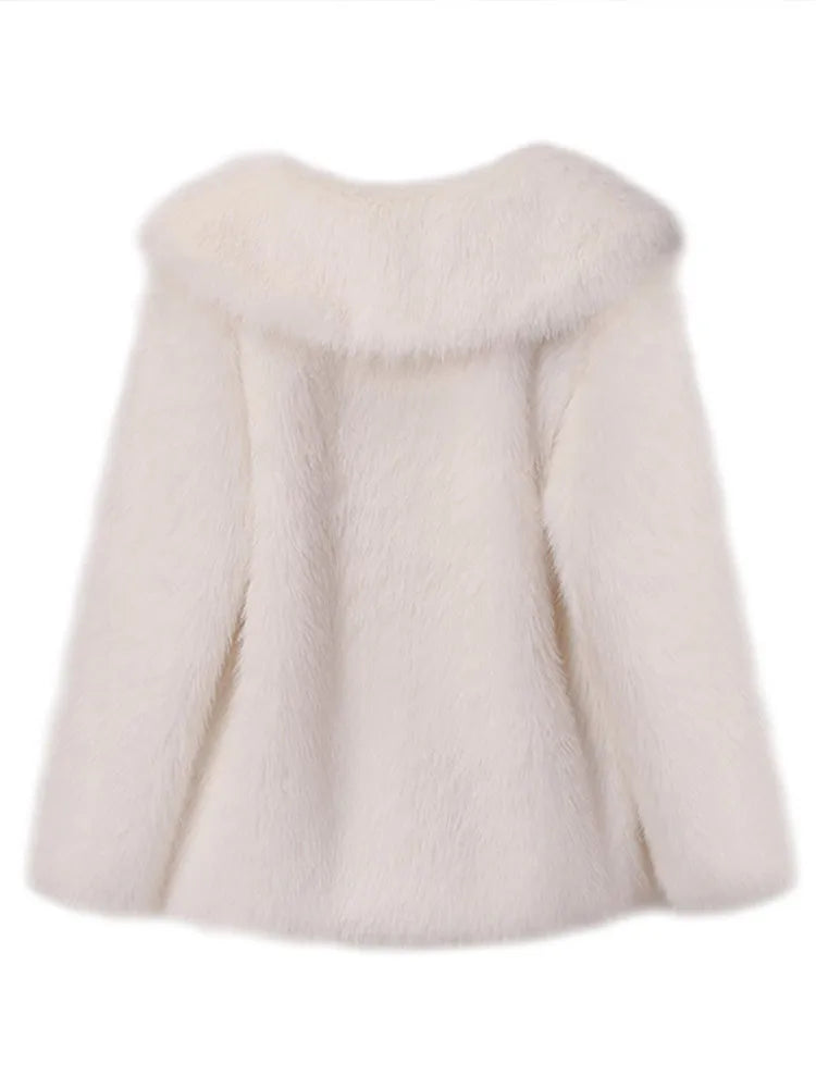 Drune - Schlanker Faux Fur Mantel