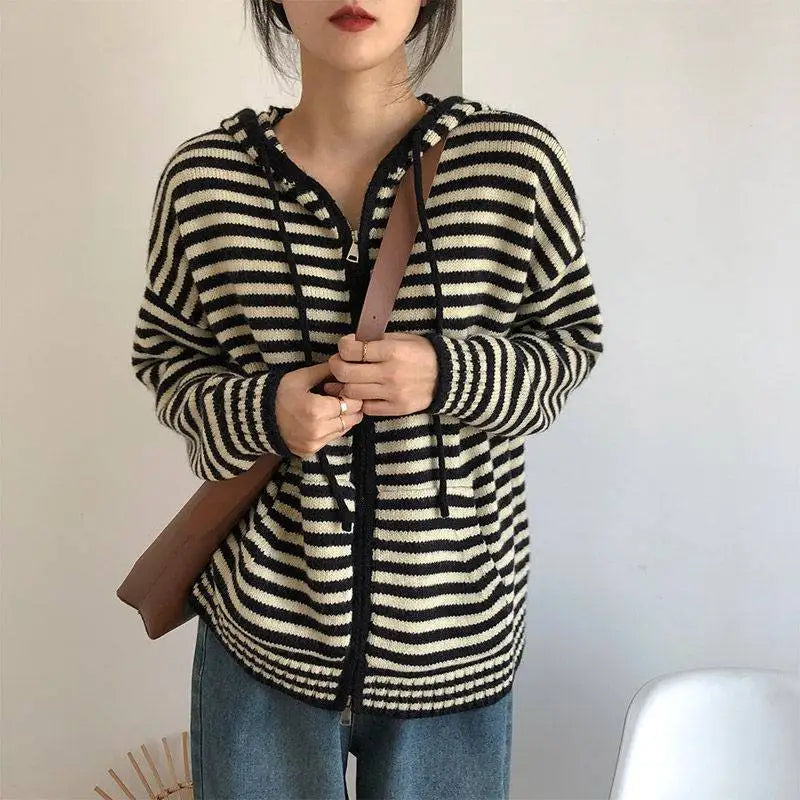 Drune | Gestreifter Kapuzenpullover Pullover