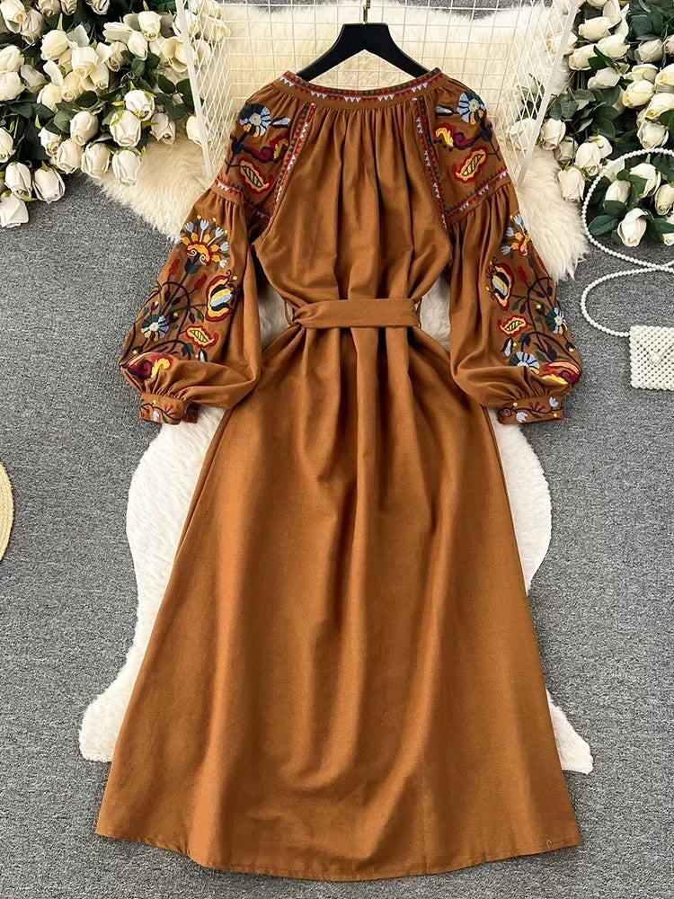 Drune | Bestickte Maxikleid aus Leinen mit Laternenärmeln Virjelyn