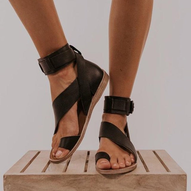 DruneSandalen mit Kreuzband und Zehenring