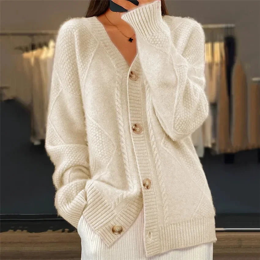 Drune | Strick-Cardigan mit V-Ausschnitt und Knopfleiste für Damen