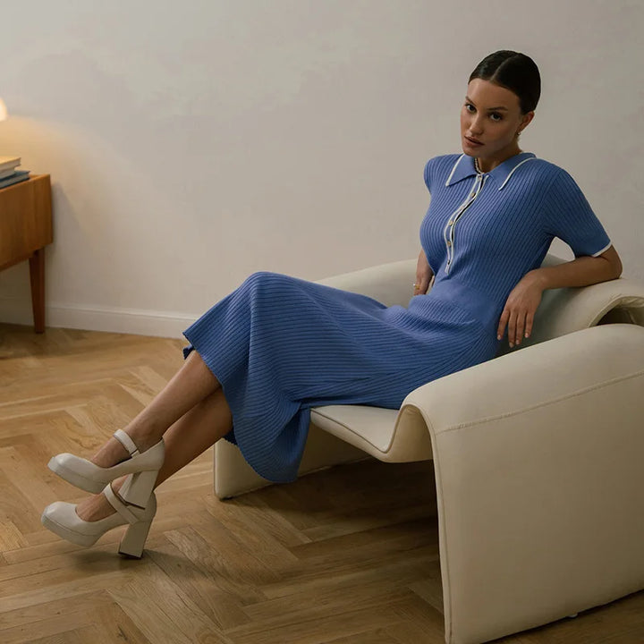 Drune | Geripptes Kleid mit Kontrastkragen und Knopfdetails