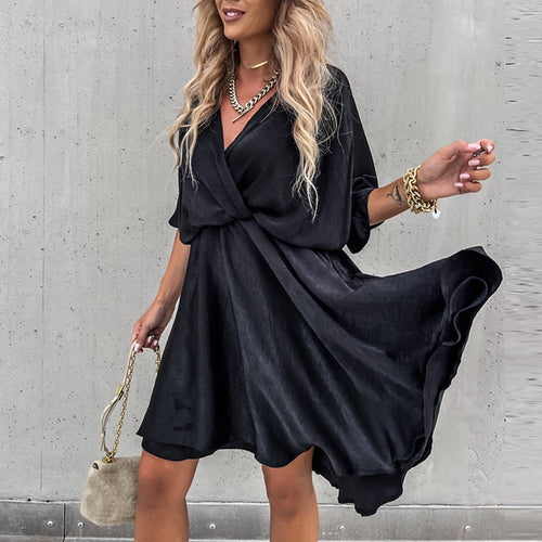 Drune - Satin-Kleid mit V-Ausschnitt und kurzen Ärmeln
