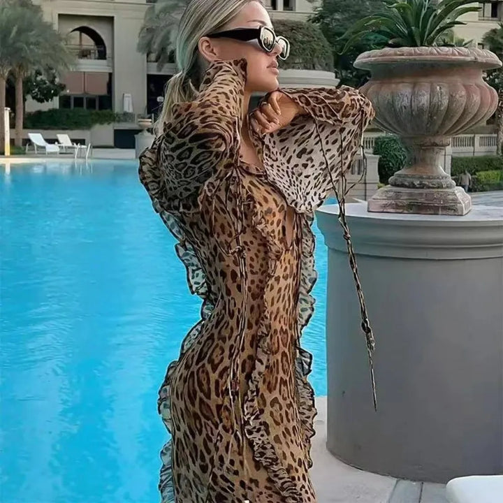 Drune | Leopardenmuster Kleid mit Rüschen und hohem Schlitz