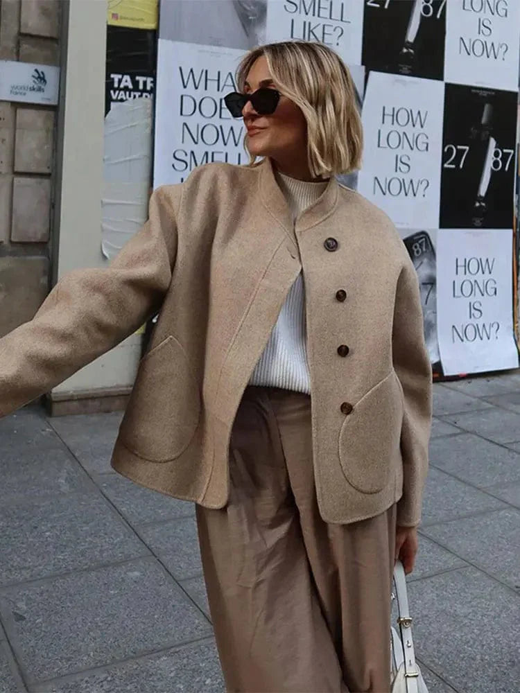 Drune | Übergröße Wolljacke mit Asymmetrischer Knopfleiste und Großen Taschen