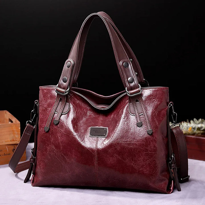 Drune | Taschen aus Geschmeidigem Leder mit Zwei Riemen und Eleganten Details