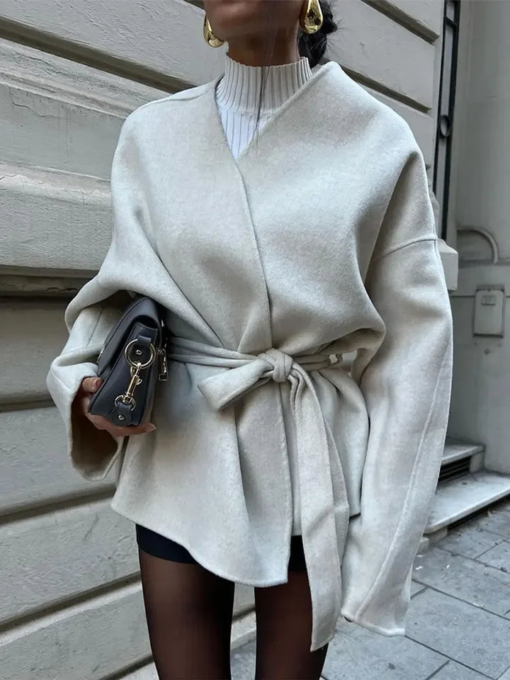 Drune | Schicker Wintermantel für Damen mit Schnürung, elegant und bequem
