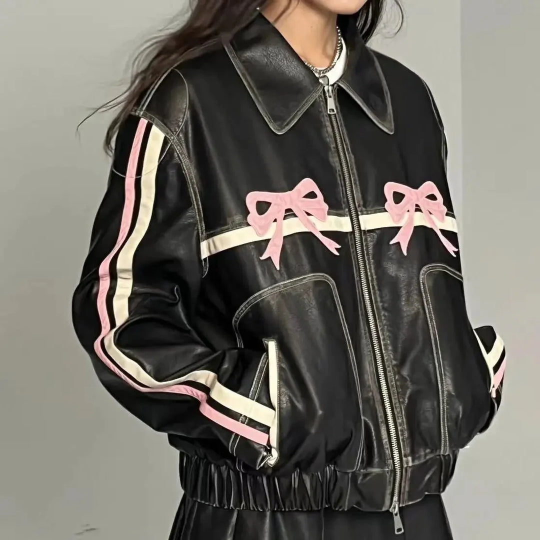 Drune | Leder Bomberjacke - Pinke Schleifenakzente - Edgy Streetwear - Trendige Oberbekleidung
