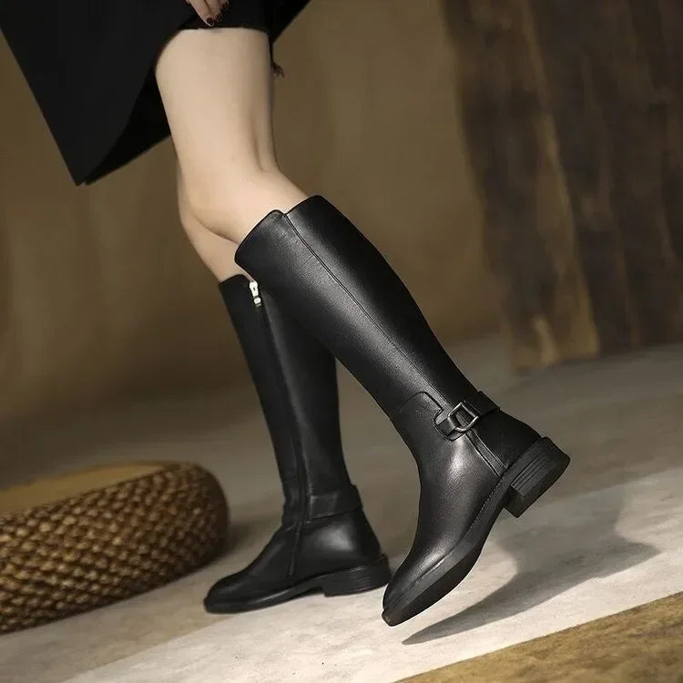 Drune | Knie-Stiefel mit Metallverschluss