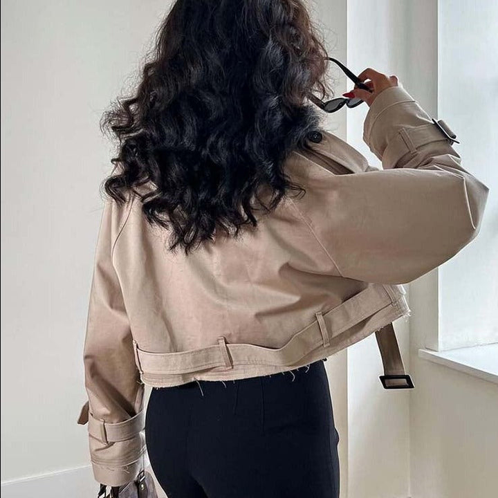 Drune | Kürzere trendige Trenchcoat in Beige