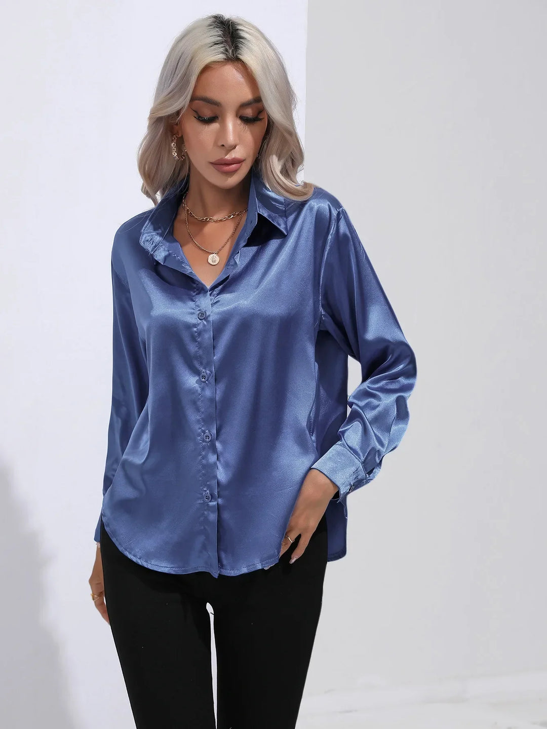 Drune | Elegante Satinbluse Mit V-ausschnitt & Langen Ärmeln