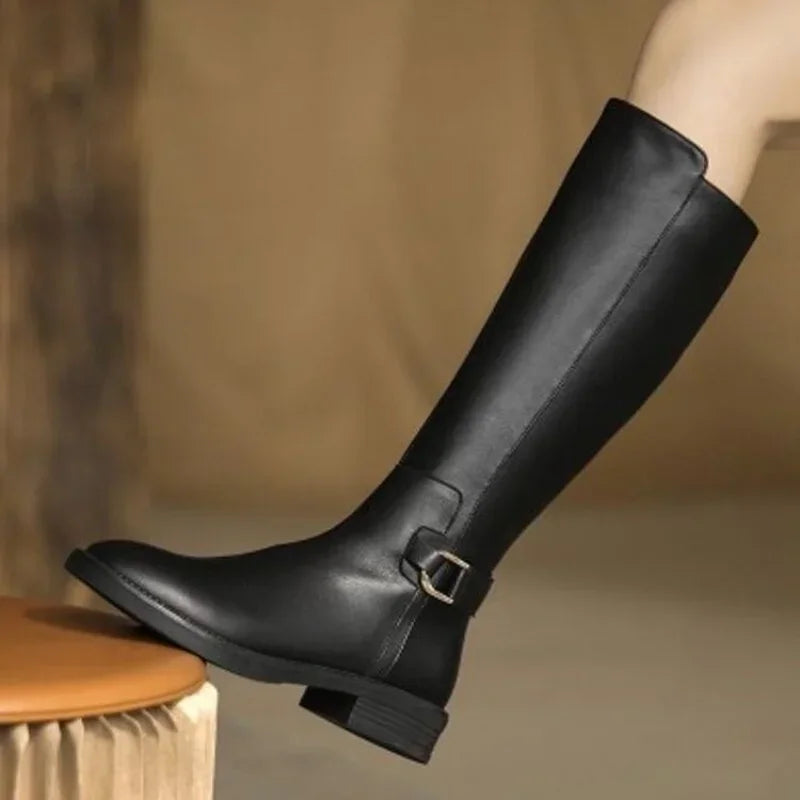 Drune | Knie-Stiefel mit Metallverschluss