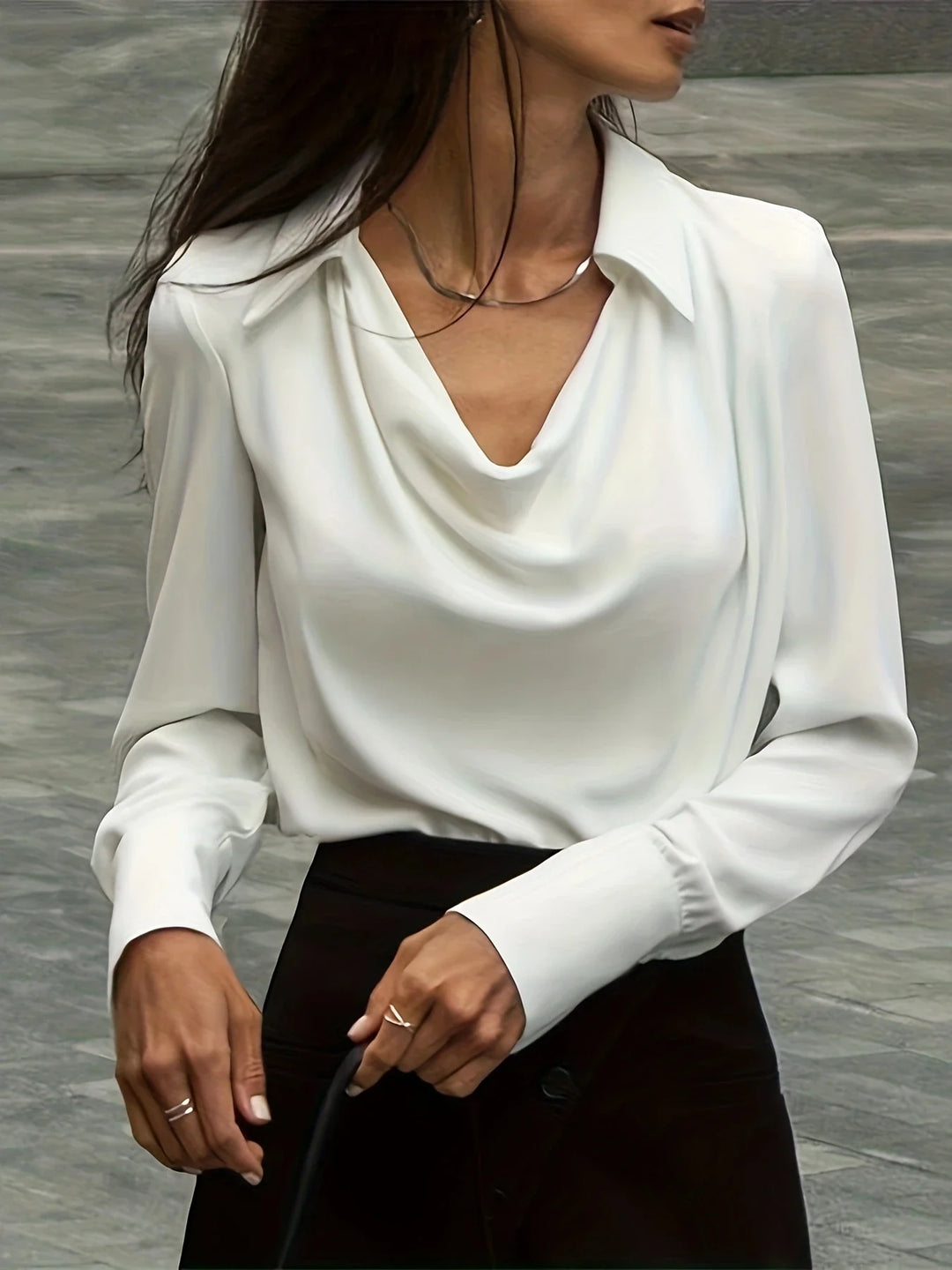 Drune | weiße Bluse mit Wasserfallkragen