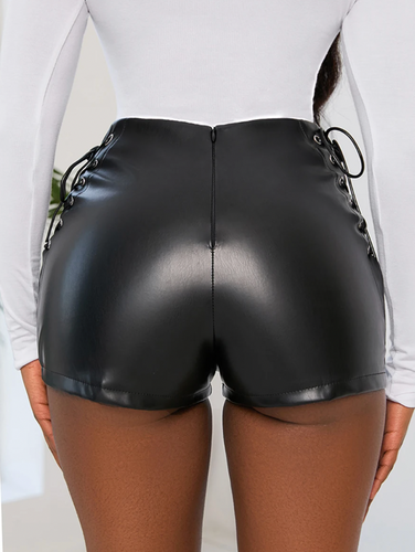 Drune | Leder Shorts mit Schnalle