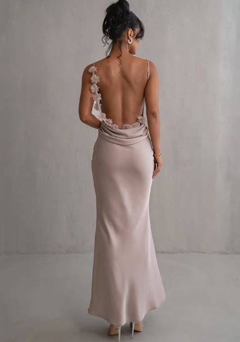 Drune | Modisches Florales Kleid Mit Drapiertem Rückenausschnitt