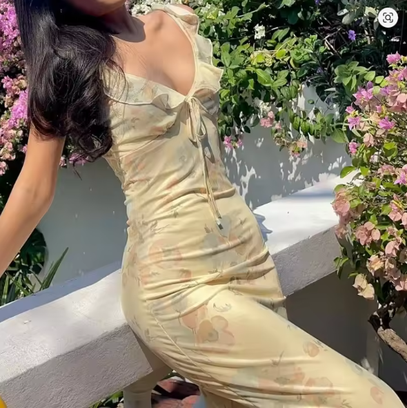 Damen Maxikleid mit zartem Blumenmuster und femininem Rüschendesign Drune