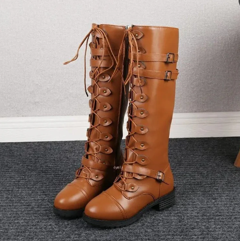 Drune | retro-stiefel mit flacher schnalle und schnürung