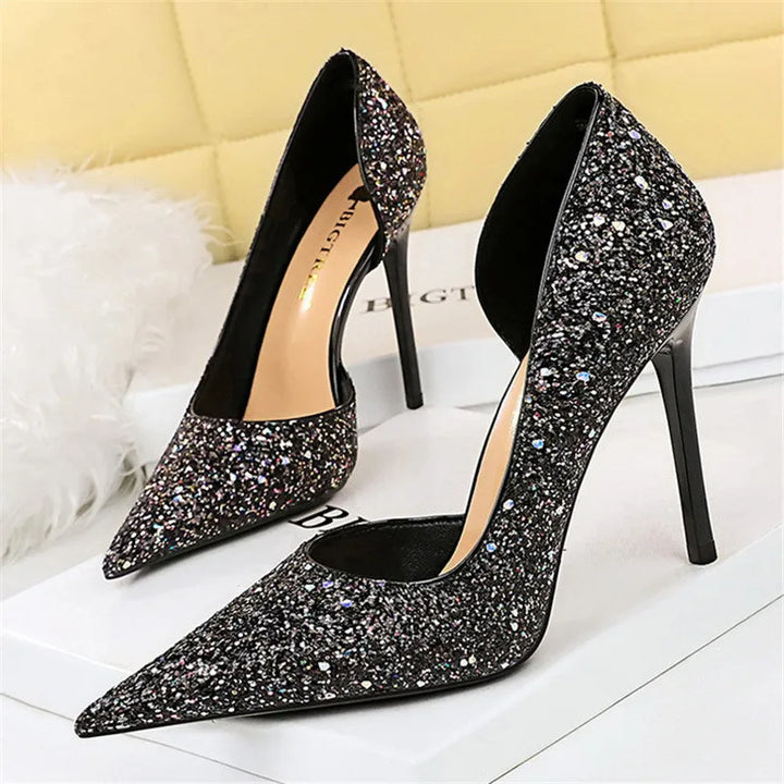 Drune | Glitzernder, Spitzer Stiletto Absatz