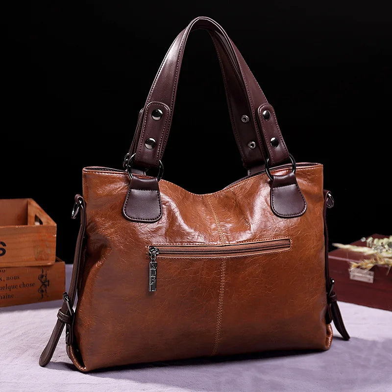 Drune | Taschen aus Geschmeidigem Leder mit Zwei Riemen und Eleganten Details