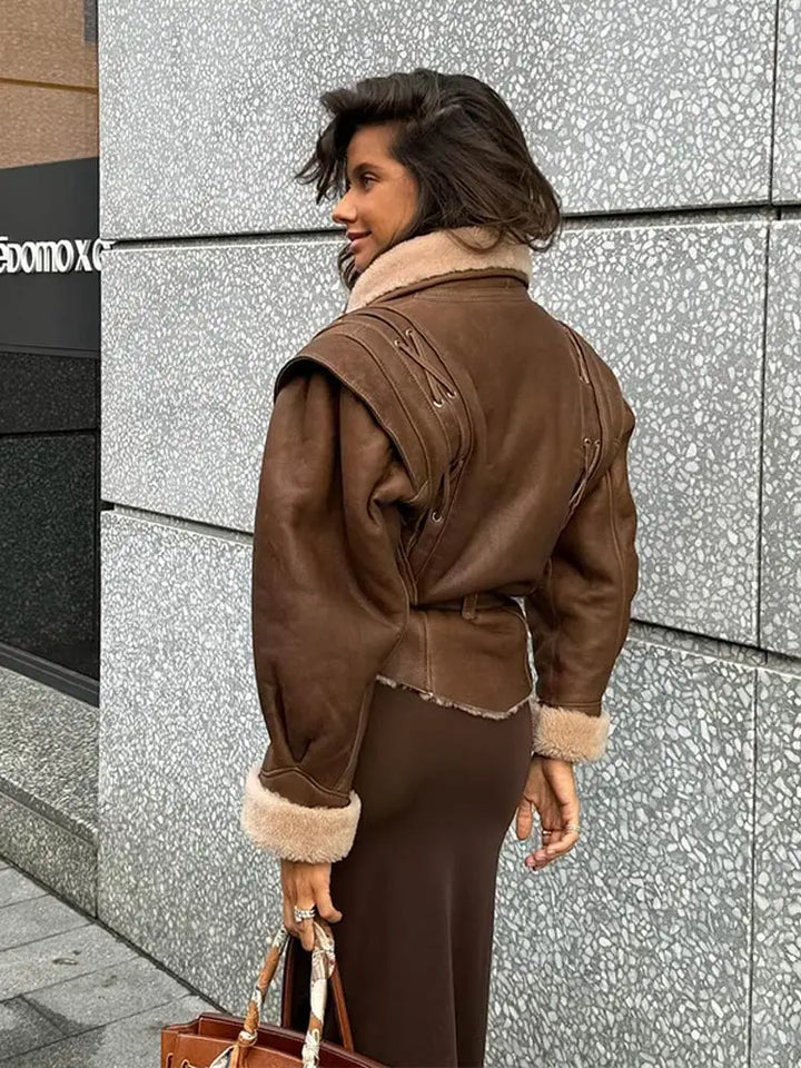 Drune | Braune Lederjacke mit Fell und Gürtel