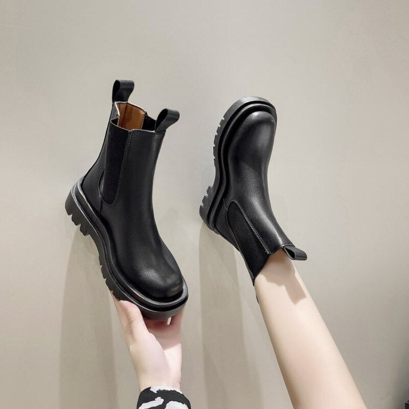 Drune Damen Ritterstiefel - Kniehohe Stiefel im Retro-Stil mit robustem Absatz