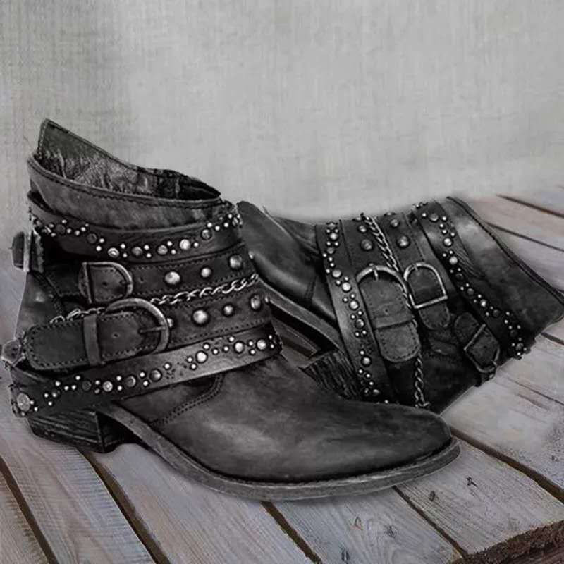 Drune | Knöchelstiefel - Leder - Western-Design - Schnallen- und Ketten-Details - Niedriger Absatz