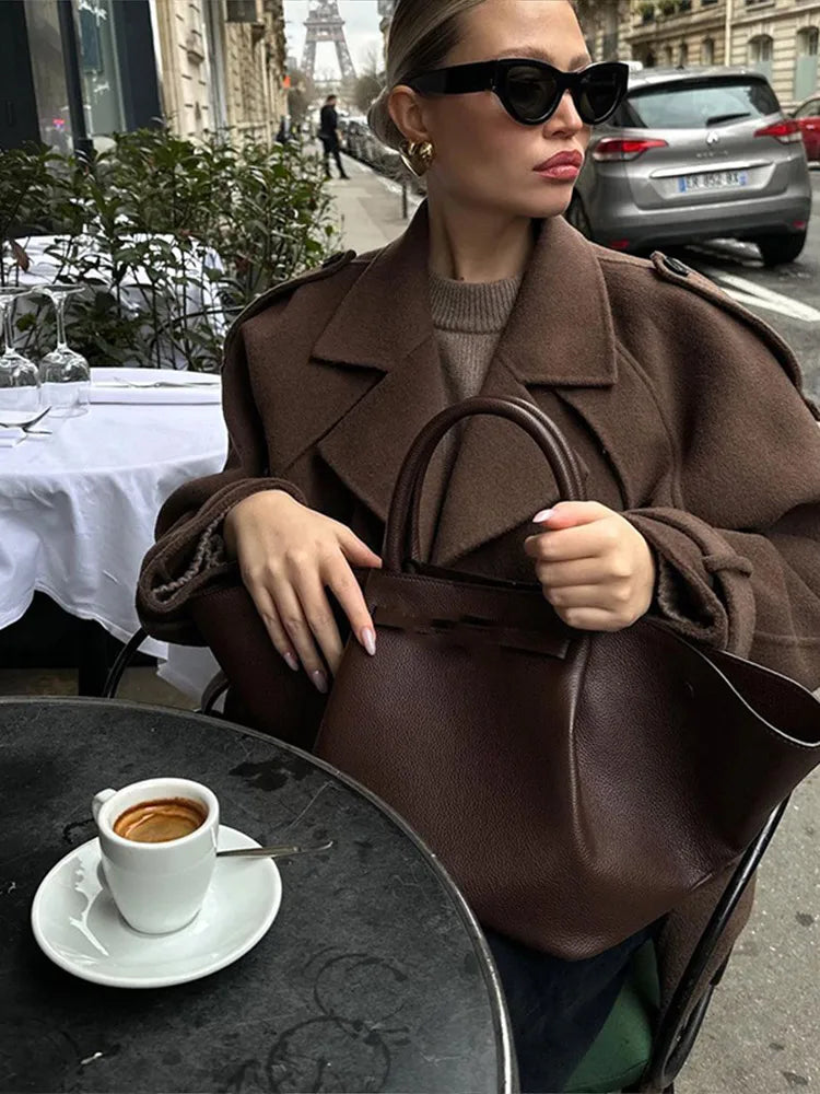 Drune | Peacoat Mantel - Wolle - Doppelreihig - Kurzes Modell - Große Revers - Figurnah