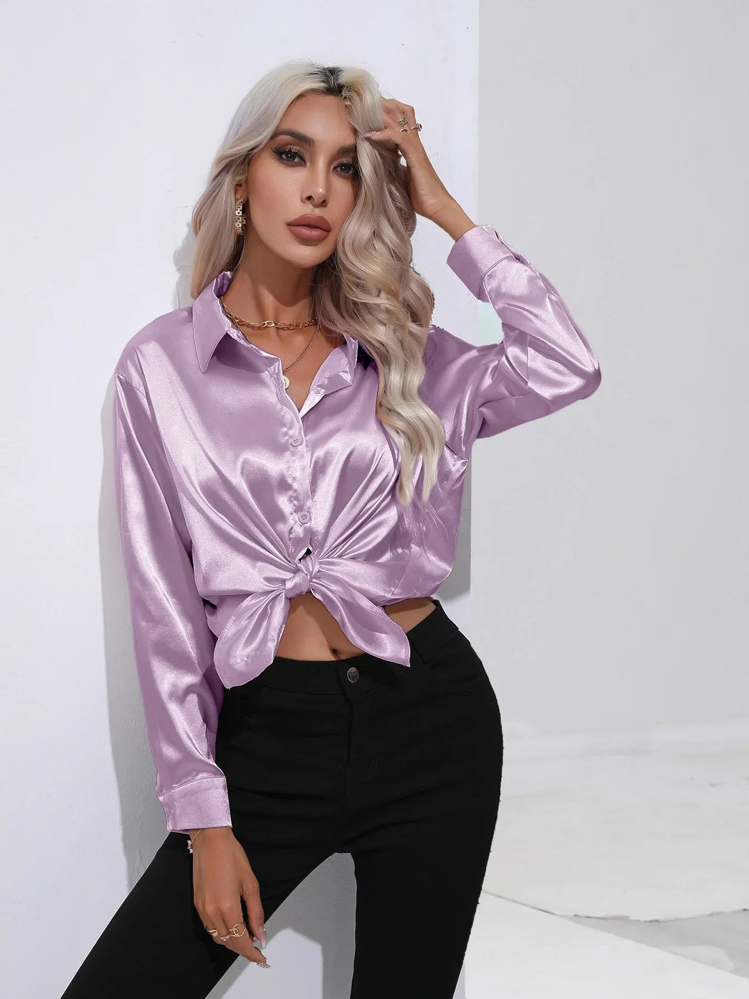 Drune | Elegante Satinbluse Mit V-ausschnitt & Langen Ärmeln