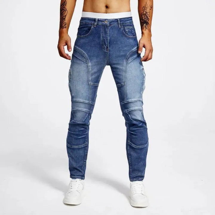 Drune | Fit Moto Jeans aus Premium Stretch-Denim mit Panel-Nähten