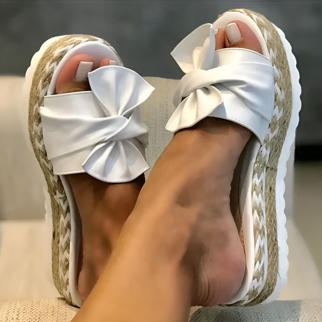Drune | Sandalen Mit Keilabsatz Und Schleifendetail