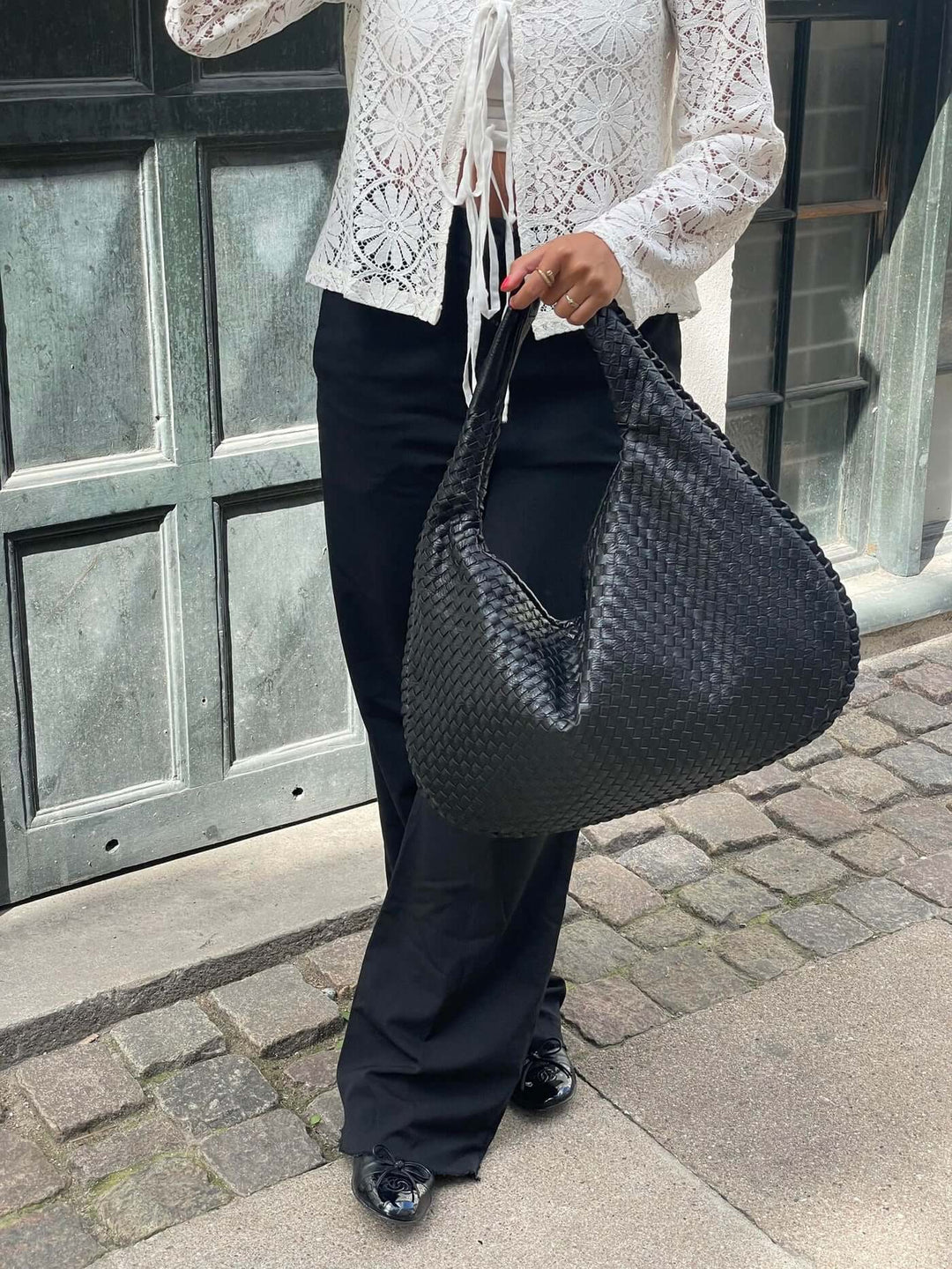 Drune | Schultertasche Damen - elegante und geräumige Ledertasche