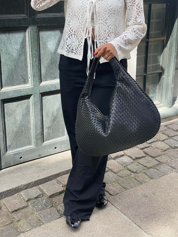 Drune | Schultertasche Damen - elegante und geräumige Ledertasche