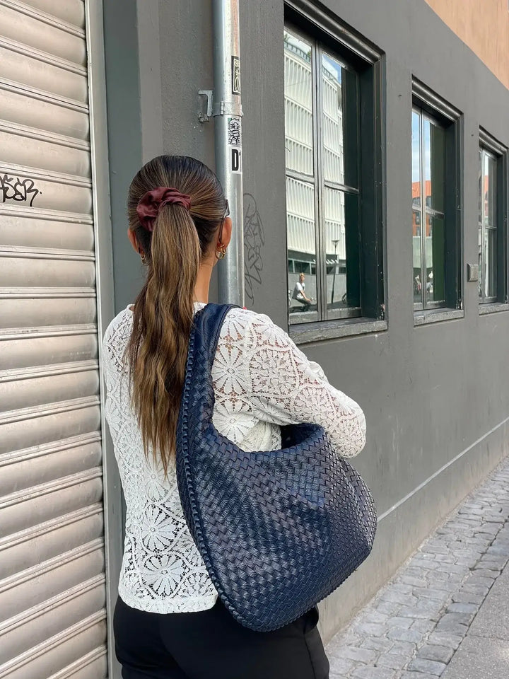 Drune | Schultertasche Damen - elegante und geräumige Ledertasche