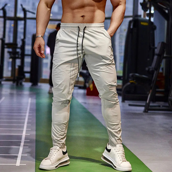 Drune | Jogginghose - Slim Fit Trainingshose mit Kordelzug, Sporthose für Fitness & Freizeit