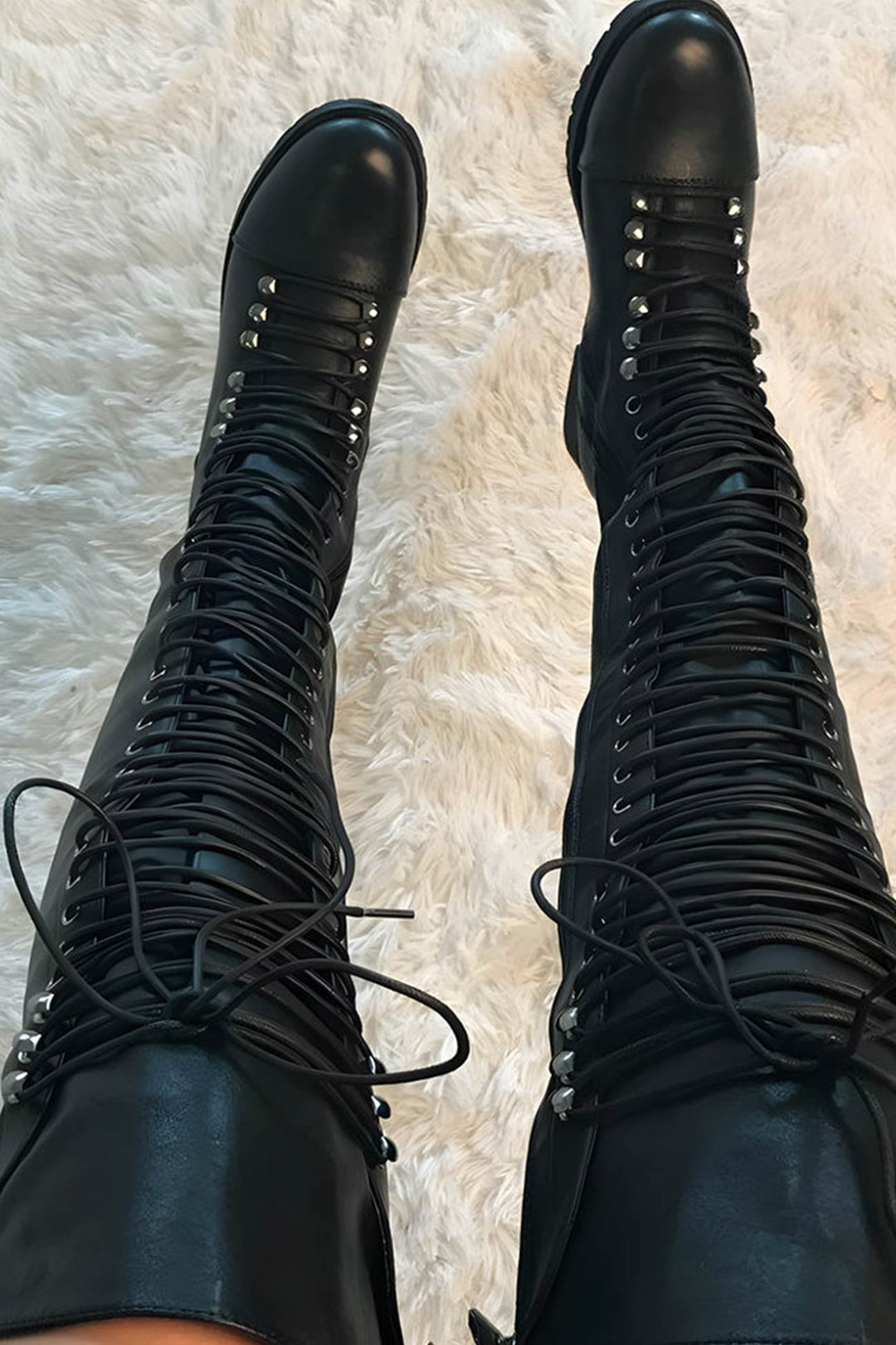 Drune | Over-The-Knee Stiefel mit Schnürsenkeln