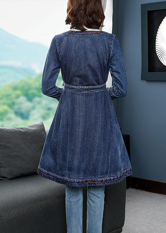 Drune | Blaues V-Ausschnitt Besticktes Tailliertes Baumwoll-Denim-Trenchcoat Mit Langen Ärmeln