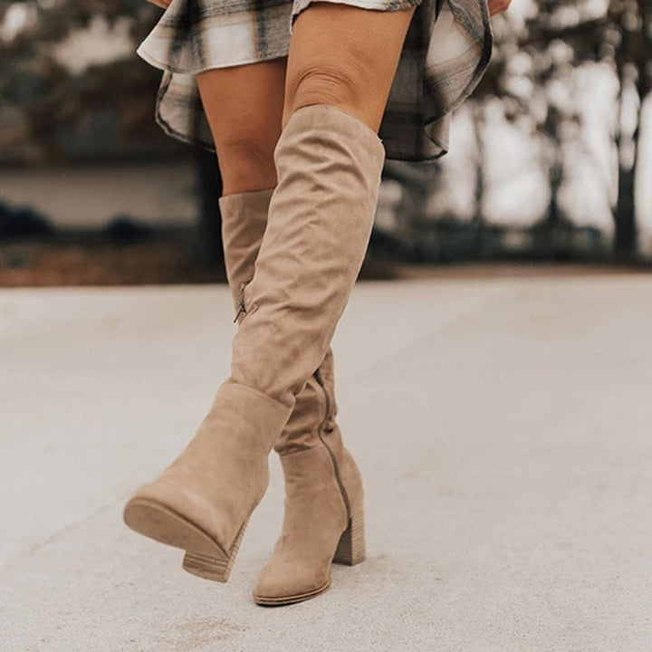 Drune | Wildleder High Heel Kniefallstiefel für Frauen – Stilvolle schwarze Stiefel für vielseitige Outfits