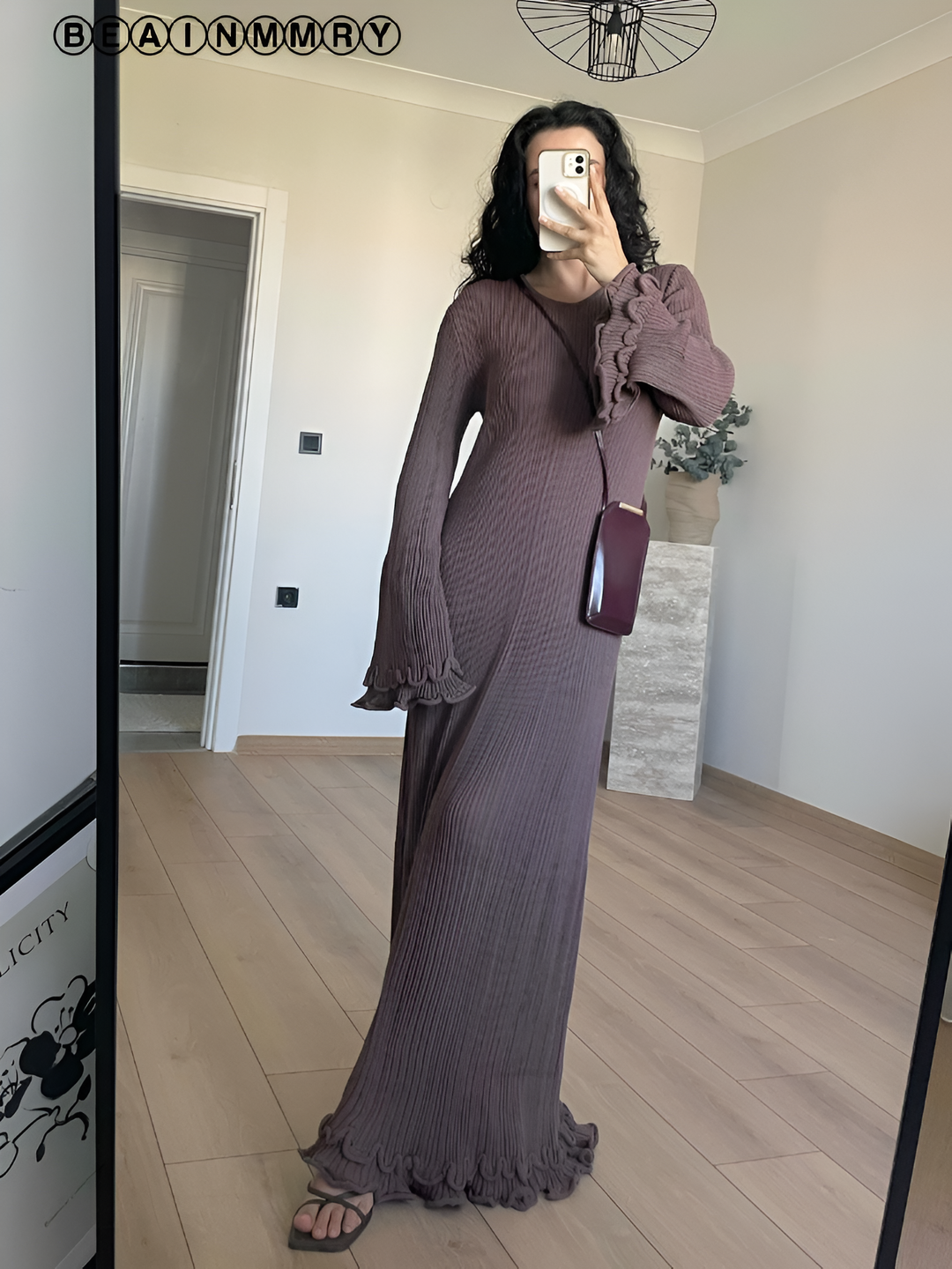 Drune | Elegantes Weißes Strickkleid mit Volant-Saum